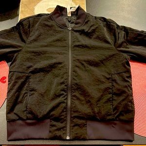 Like new EXCELLENT condition Lululemon Bomber Jacket size 12 black